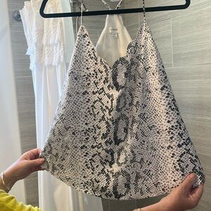 J CREW SNAKESKIN SCALLOPED BLOUSE💛 ‼️PRICE DROP‼️